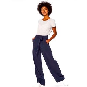 Lululemon Noir Pant BRAND NEW, never worn.